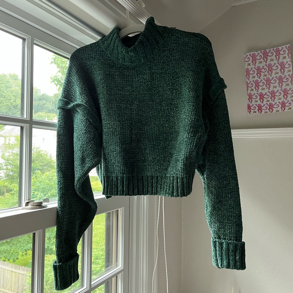 Green Urban Outfitters turtleneck